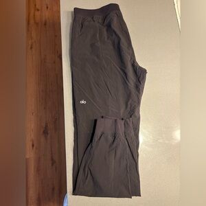 ALO Yoga Black Sweatpants for Ultimate Comfort